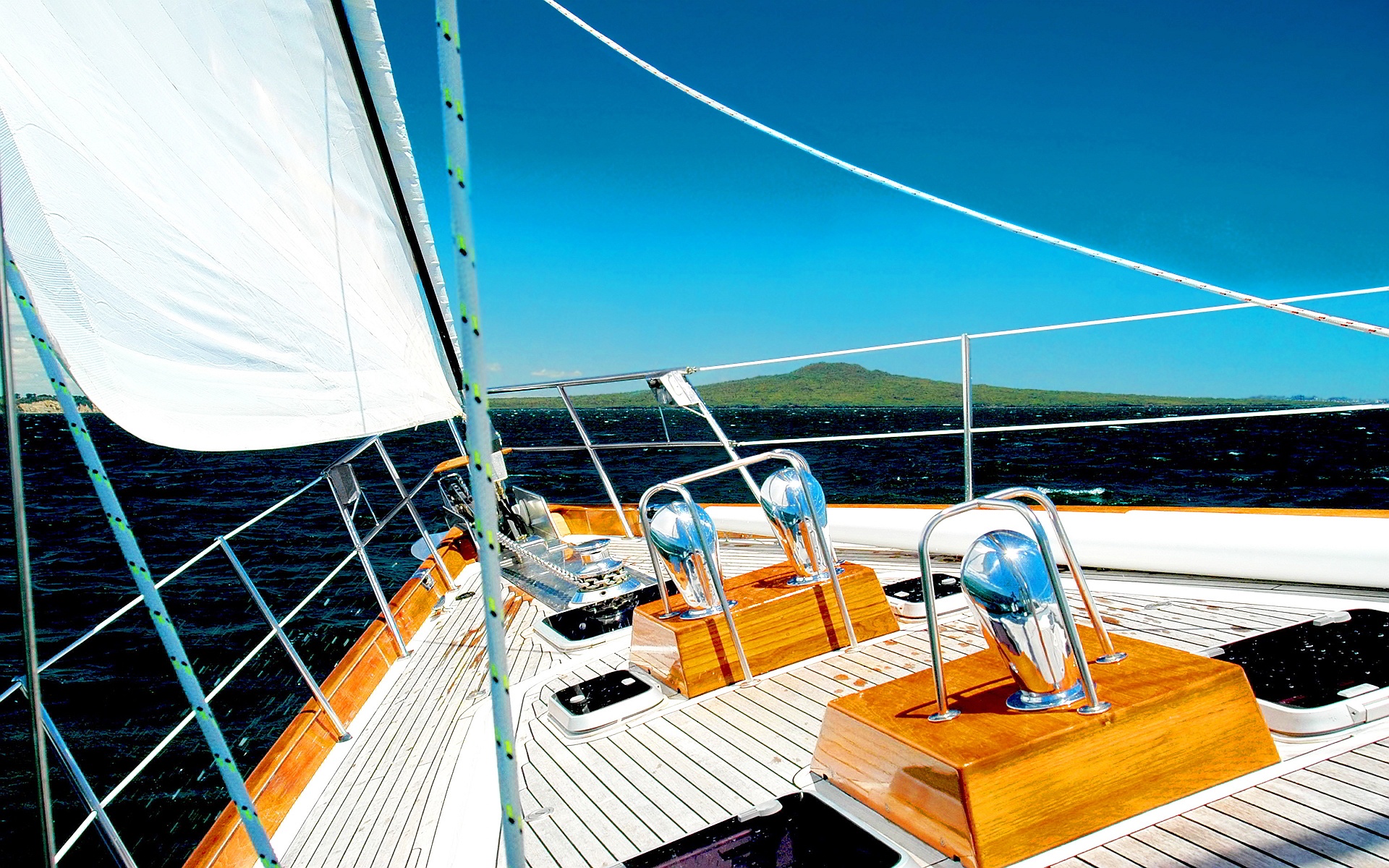 sail-boat-deck